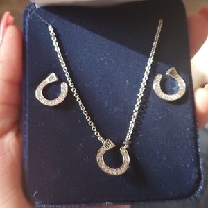 Necklace earrings pair